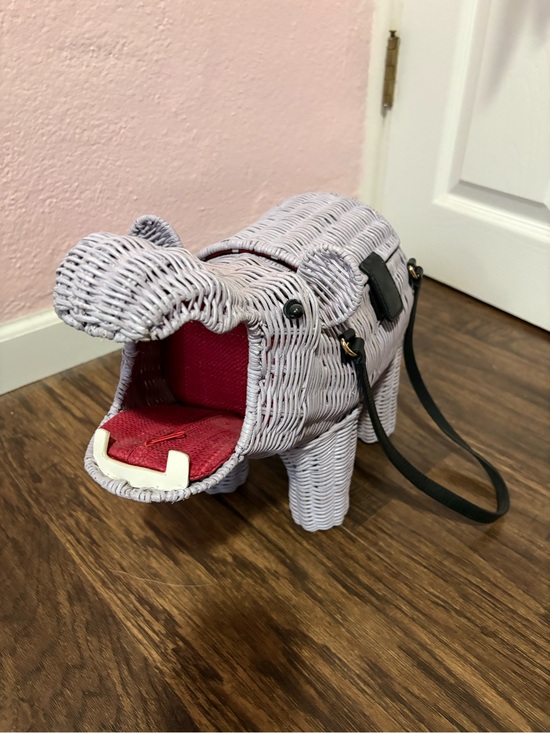 Wickerdarling Handbags - Wickerdarling wicker Hippo Crossbody Bag in Light Gray